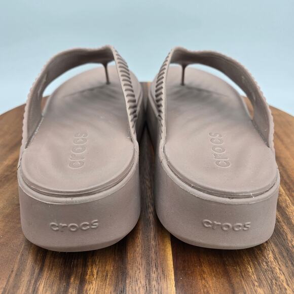 Crocs Sandals Womens 9 Taupe Groove Thong Slip On Platform Comfort Flip Flops - Picture 4 of 8